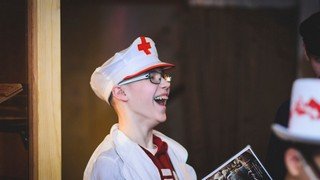 Квест «Психушка» для подростков: Когда ты и твои друзья нашли технический мануал для КошкоДемона и поняли, что он требует котят и мультиков, чтобы захватить мир. Квест «Психушка». Квест для подростка в Костроме.